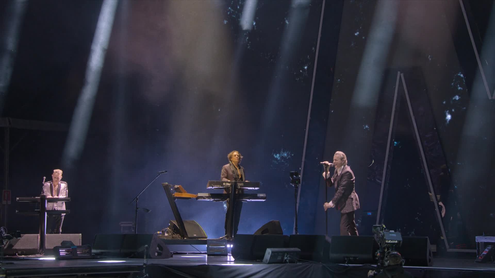 Depeche Mode M 2025 1080p NF WEB DL DD 5 1 H 264 playWEB CZ titulky mkv