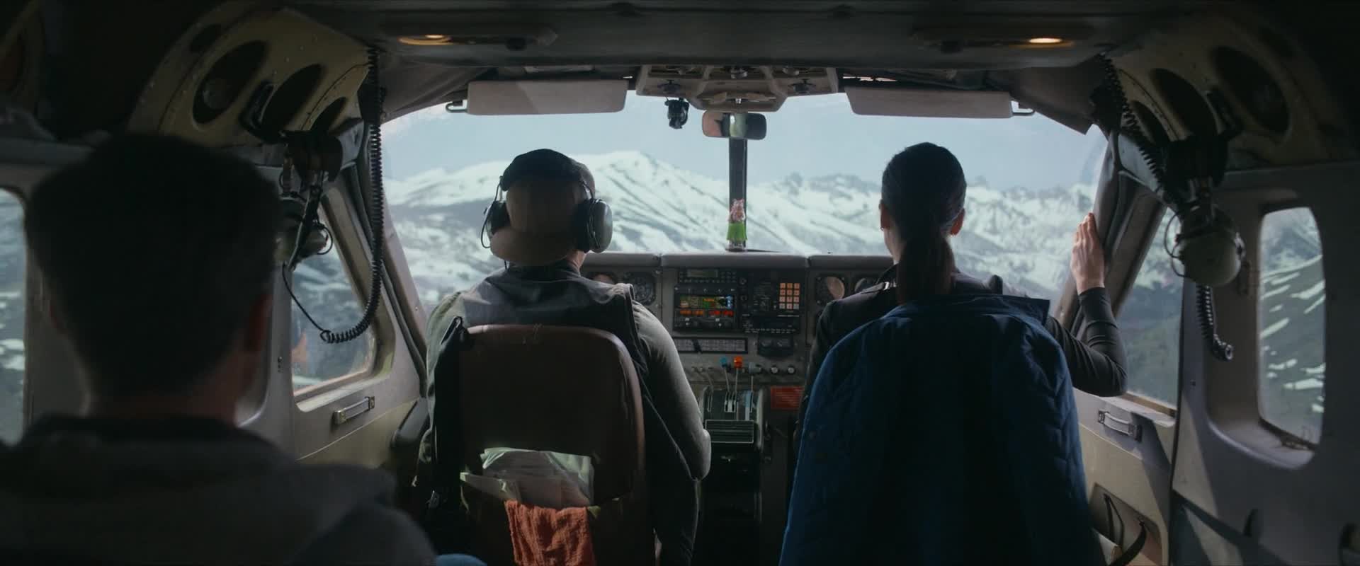 Flight Risk 2025 1080p WEBRip x264 AAC5 1 CZ titulky mp4