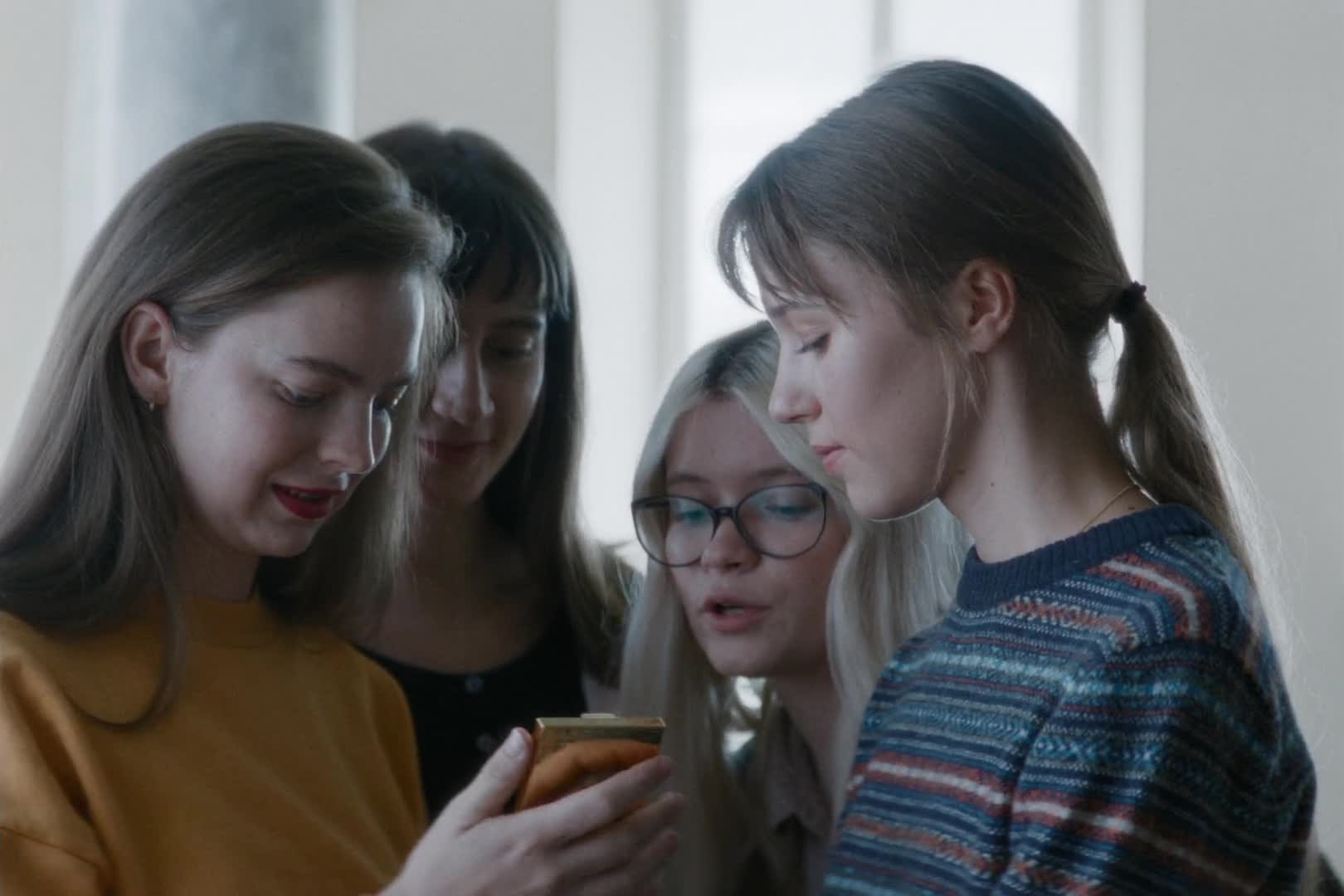 Little Trouble Girls 2025 1080p WEBRip x264 AAC CZ titulky mp4