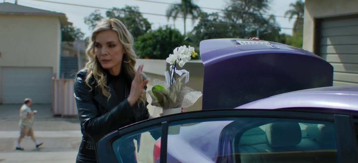 Margo má problém vyjít   Margos Got Money Troubles S01E02 720p ATVP WEB DL DDP5 1 Atmos H 264 FLUX CZ titulky mkv