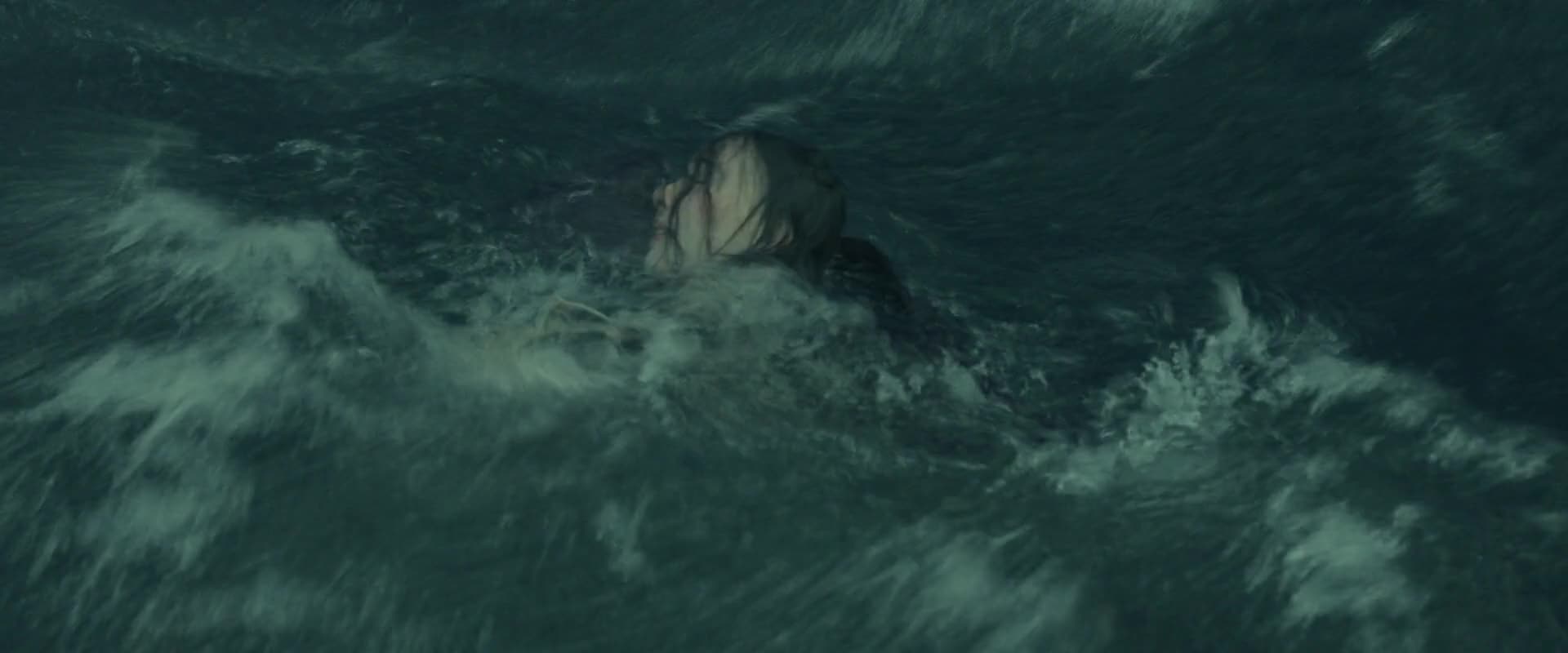 V úkrytu   Shelter 2026 akcni thriller 1080p WEBRip x264 AAC5 1 CZ titulky mp4