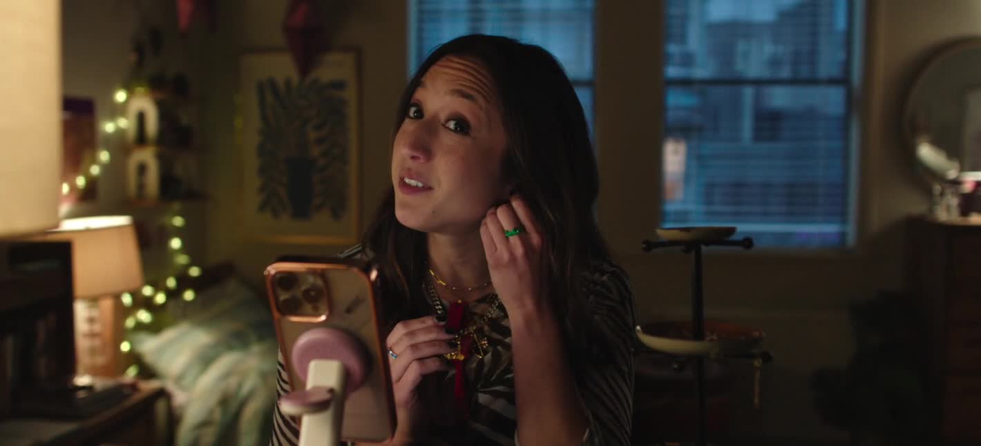 Margo má problém vyjít   Margos Got Money Troubles S01E01 720p ATVP WEB DL DDP5 1 Atmos H 264 FLUX CZ titulky mkv